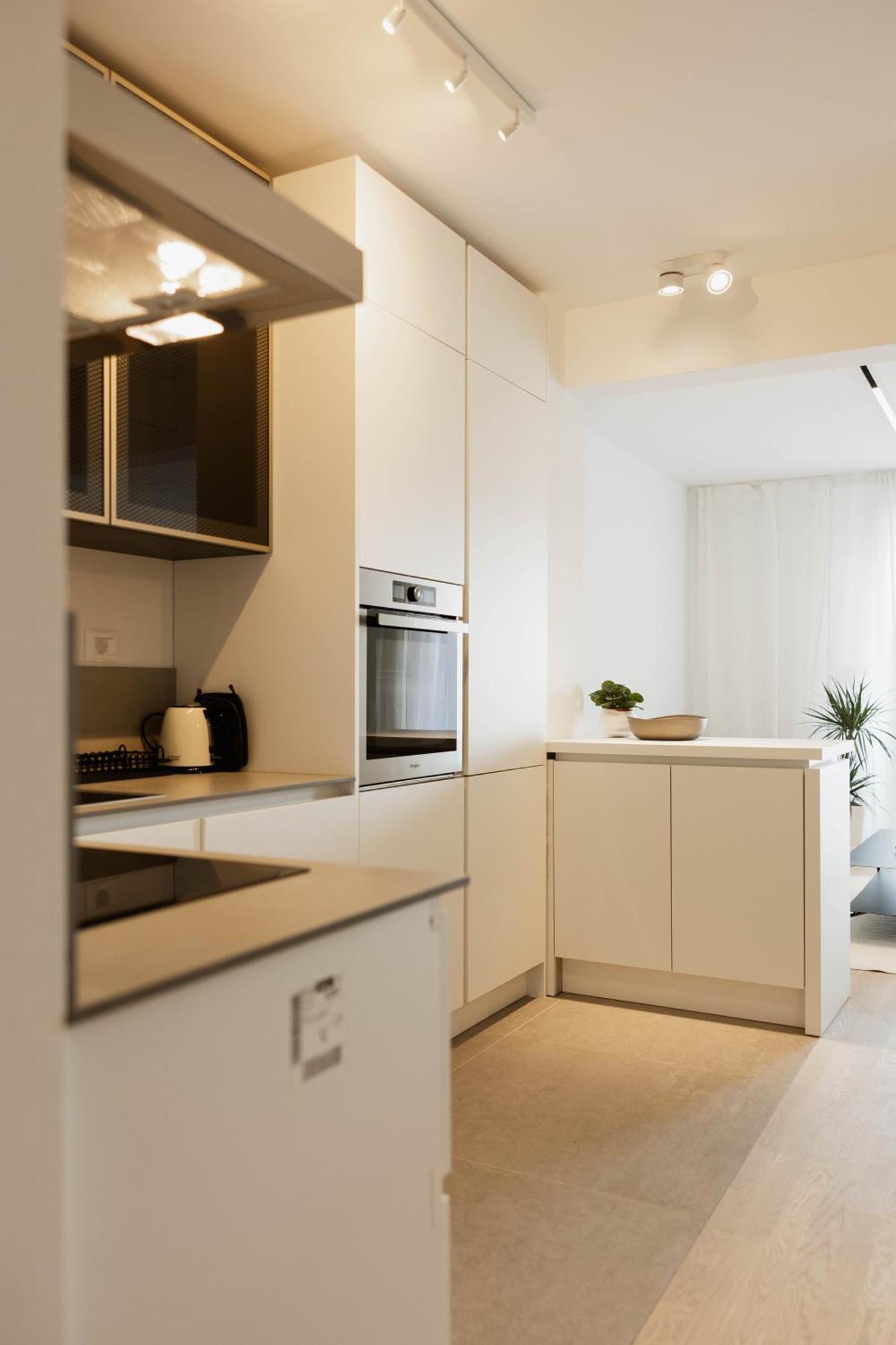Minimalist Haven With Balcony And Garage Parking Place *